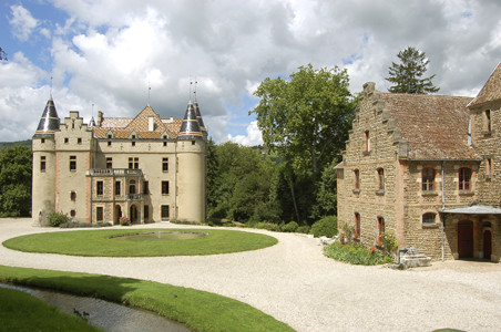 chateau pupetieres isere chateau dependances