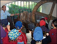 Scolaires au Musee Canson Montgolfier - Ardèche 07