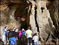 Famille aux grottes de la Balme